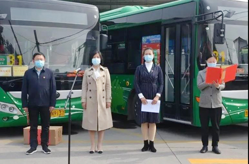 巾幗建功展英姿，獻身公交創(chuàng  )佳績(jì)——市婦聯(lián)領(lǐng)導為我司“三八紅旗集體”等榮譽(yù)頒獎授牌