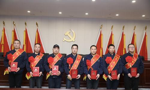 0202  標兵從左至右依次為 苗田、尤建鵬、劉德斌、褚聰偉、王占峰、解偉強、馬群藝.jpg